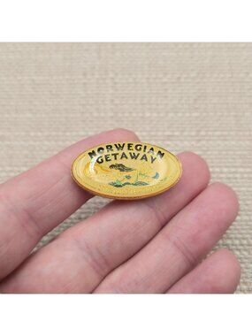 Norwegian Getaway Latitudes Rewards Cruise Ship Gold Tone Enamel Pin A8217
